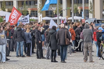 Dresden: Hunderte Schüler versammeln sich zur Unterrichtszeit am Postplatz: Was ist da los?