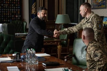 Ukraine-Krieg: Selenskyj verlangt mehr Offensive von neuem Armeechef