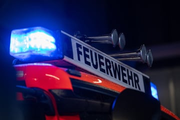 Feuer in Obdachlosenheim: Mann springt aus Fenster
