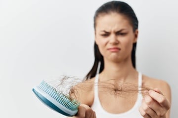 Noch nie oder lange nicht mehr getan? So solltest Du die Haarbürste reinigen