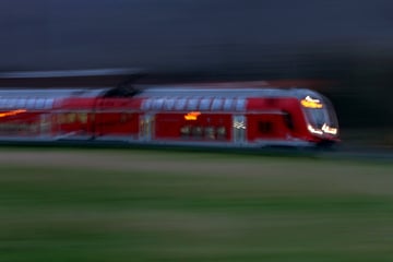 16-Jähriger klettert auf Zugdach: Schwerste Verbrennungen durch Stromschlag