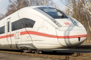Panne bei ICE-Fahrt: Personal will einsteigen, doch Zug fährt einfach weiter