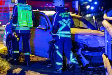 Audis krachen zusammen: Verletzte und Vollsperrung