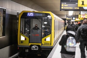 Berlin: Mann wird rassistisch in der U5 beleidigt: Zeuge zieht Notbremse