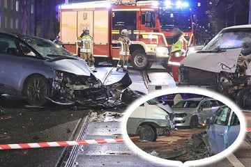 Unfall auf Dresdner Kreuzung: Drei Autos krachen ineinander, zwei Schwerverletzte