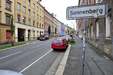 Chemnitz: Vor den Augen eines Kindes: Mann am helllichten Tag in Chemnitz ausgeraubt!