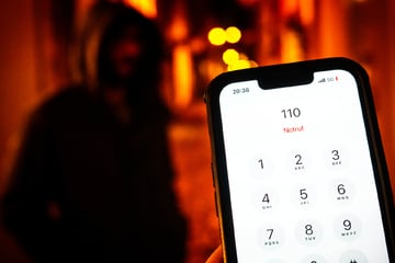 Überfall auf Fast-Food-Restaurant in Köln: Polizei ermittelt Verdächtigen, doch der wählt selbst den Notruf