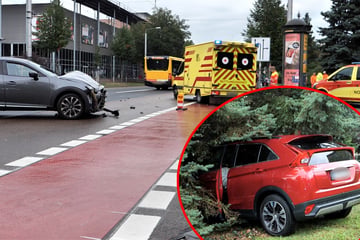 Vor Kaufland in Striesen: Mitsubishi kracht nach Unfall gegen Baum
