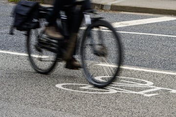 Radfahrer bei Crash schwer verletzt, plötzlich ist er weg