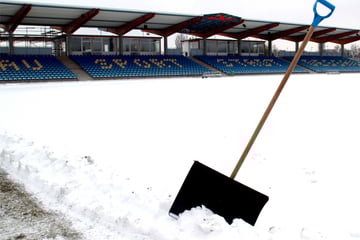 Wer kann helfen? Stadt sucht ehrenamtliche Schneeschipper für Rugby-Länderspiel