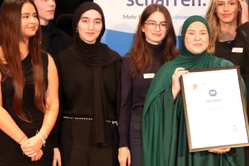 Hamburg: Ehrenpreis für Demokratie: "Es ist wichtiger denn je, jungen Menschen eine Stimme zu geben!"