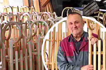 Einer der Letzten seiner Art: Schlittenbauer zeigt dem Winter die Hörner