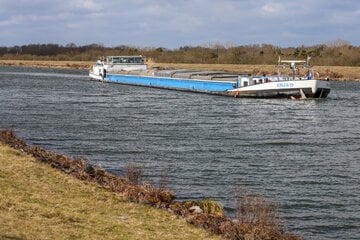 Betrunken in der Schleuse: Güterschiff braucht Ersatz-Kapitän