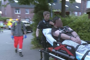 Messerattacke: Macheten-Mann löst Großeinsatz aus: Polizei greift mit Reizgas und Schild ein