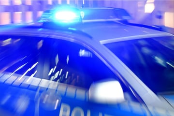Voll im Drogenrausch: Mann flüchtet vor Polizei und baut Unfall