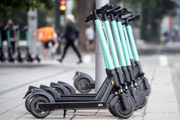 Schaden durch E-Scooter: Auto-Eigentümer bleibt auf Kosten sitzen