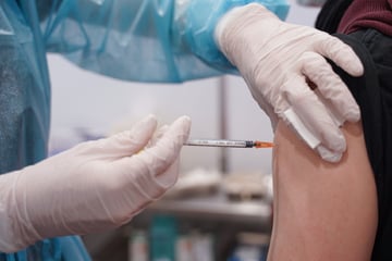 Mann lässt sich 217 Mal gegen Corona impfen: Untersuchung ergibt Erstaunliches