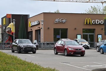 Baby-Überraschung: Frau bringt Tochter bei McDonald's zur Welt