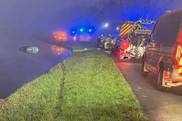 Unfreiwilliger Tauchgang: 85-Jährige landet mitsamt Auto in Kanal