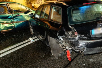 Unfall A66: Drei Autos krachen auf A66 ineinander: Audi-Fahrerin (43) erleidet schwere Verletzungen