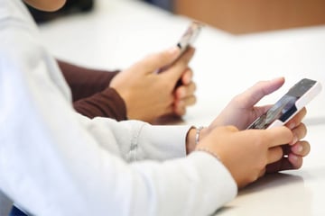Baden-Württemberg plant landesweites Verbot: "Wenn Schule ist, hat das Handy Pause"