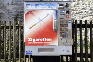 Keine Barzahlung möglich: Täter sprengen Zigarettenautomat aber können kein Geld erbeuten