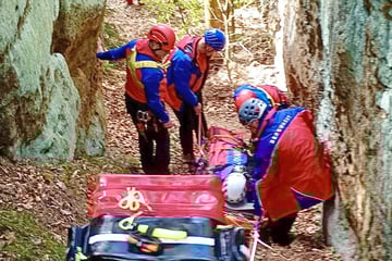 Mann stürzt 15 Meter in die Tiefe und schlägt gegen Felswand: Doppel-Einsatz der Bergrettung