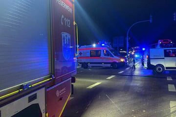 Schwerer Kreuzungscrash: Motorradfahrer von Kleintransporter erfasst