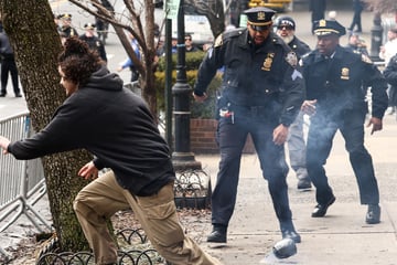 Selbst gebaute Sprengsätze bei Demo: FBI durchsucht Wohnungen zweier Verdächtiger