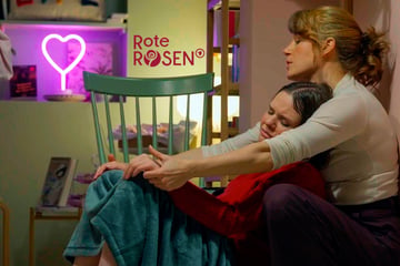 Rote Rosen: "Rote Rosen": Jess muss ihr Baby im Buchladen zur Welt bringen