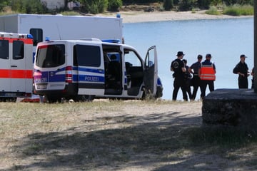 Nach Badeunfall: Taucher entdecken leblose Person in sächsischem Badesee