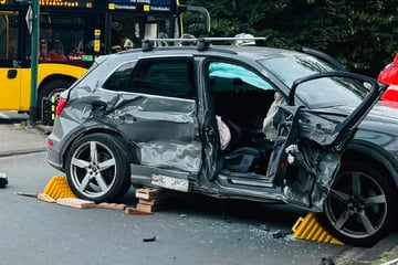 Crash after Oktoberfest: Bus and car collide – 14 last taken to hospital!