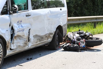 Fahrzeug der Bundeswehr involviert: Bikerin stirbt bei Unfall auf Bundesstraße