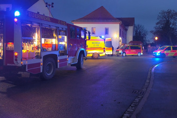 Lebensbedrohlich verletzt: 18-Jährige nach Simson-Crash in Klinik