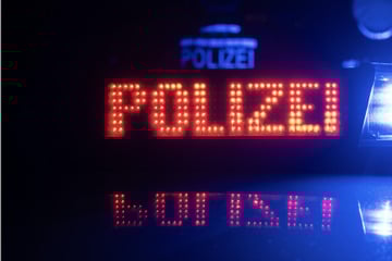 Betrunken und ohne Führerschein: Frau baut zwei Unfälle und flieht