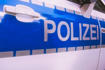 Unfall A2: Bundeswehr-Lkw rauscht in Karambolage auf der A2: Drei Verletzte!