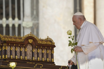 Bauch-OP von Papst Franziskus ohne Komplikationen beendet