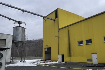 Großbrand in Siloanlage: Feuer nach 30 Stunden gelöscht