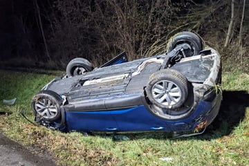 Unfall A4: Nicht aufgepasst: Rentner kracht mit hohem Tempo in BMW, drei Schwerverletzte auf A4