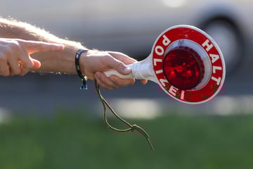 Mann wird wegen zu schnellen Fahrens angehalten, doch dann gibt's eine dramatische Entwicklung