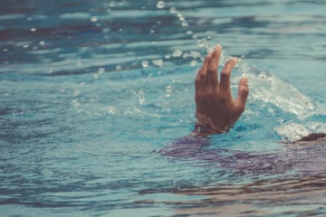 Im Pool "ertrunken": Tot geglaubtes Kind zeigt plötzlich wieder Lebenszeichen