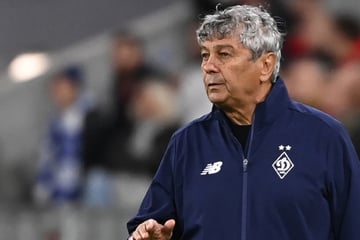 Ältester Nationaltrainer nach Zusammenbruch in Uni-Klinik eingeliefert