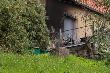 Feuerwehreinsatz: Gasgrill in Brand geraten, Mann verletzt