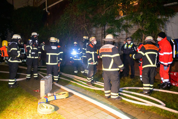 Hamburg: Lauter Knall: Frau bei Feuer in Mehrfamilienhaus verletzt