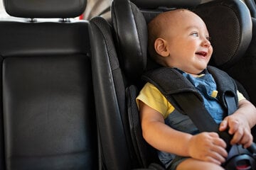 Besser als Gesetz verlangt: Babyschalen und Kindersitze im Test – nicht alle kriegen Top-Note