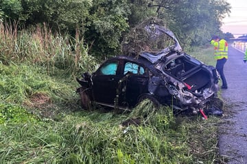 Unfall A23: Heftiger Unfall auf A23: Mercedes-AMG erleidet Totalschaden