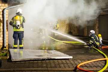 Mehrere Garagen im Main-Kinzig-Kreis brennen: 200.000 Euro Schaden!