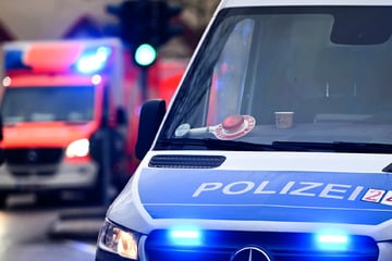 Porsche rast durch Frankfurt und kracht in Peugeot: Vier Verletzte bei illegalem Rennen
