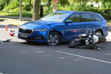 Sperrung nach Crash in Leipziger Zentrum: Biker schwer verletzt