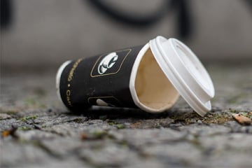 Berlin: Gras statt Plastik: Berliner Unternehmen kämpft gegen den To-go-Müll